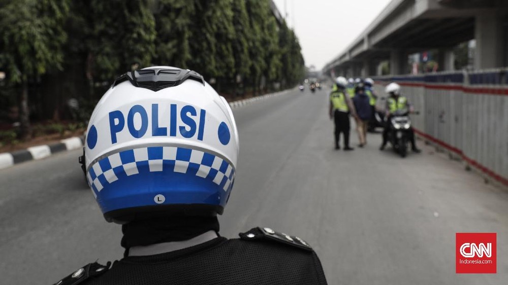 Polisi Kawal Pasangan Pacaran di Puncak? Heboh!