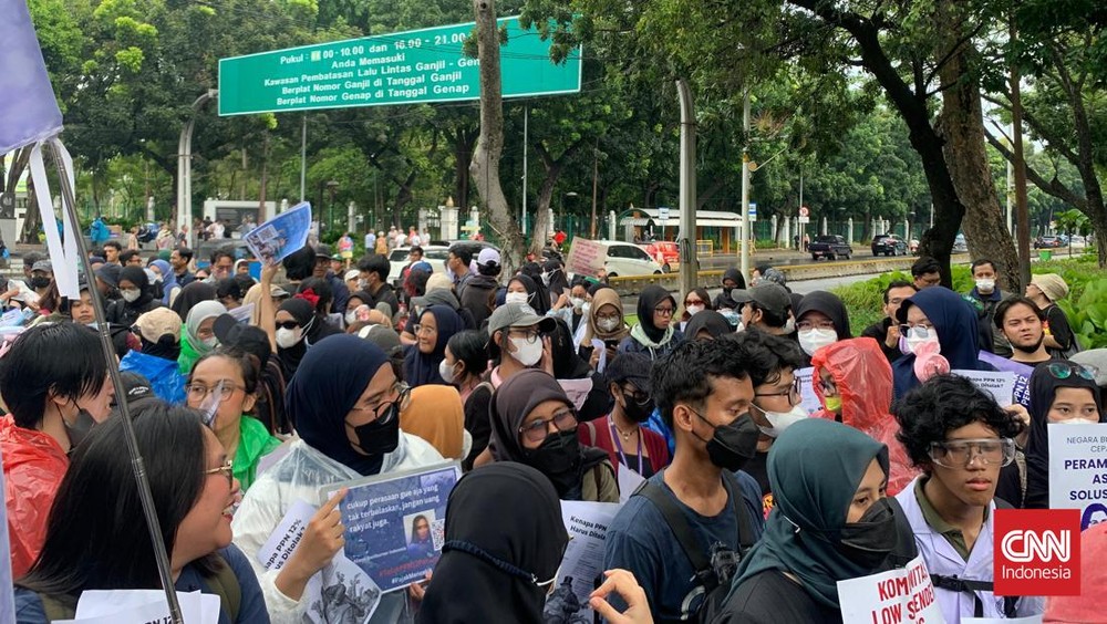 Geger! Ribuan Rakyat Geruduk Istana, Tolak PPN Naik!