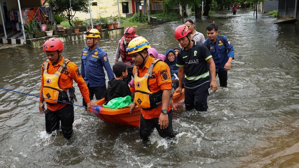 Banjir Makassar: Ratusan Warga Terpaksa Mengungsi!