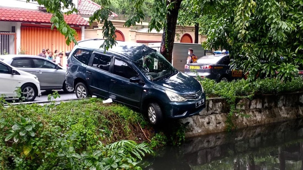 Tragedi Surabaya: Mabuk, Tabrak Lari, dan Kecelakaan Beruntun!