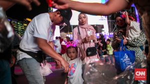 Monas dan Bundaran HI Dipadati Ribuan Warga Rayakan Tahun Baru!