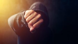 Brutal! Pria Dikeroyok Sadis di Warteg