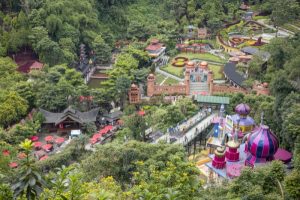 Lonjakan Wisatawan Nusantara 2024:  Rekor Baru!