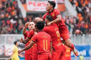 Persija Incar Bintang Baru!