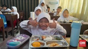 Makan Siang Mewah Siswa SD Ini Bikin Iri!