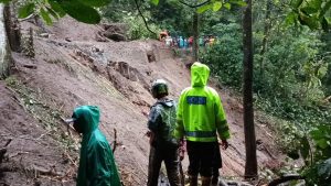 Longsor Dahsyat Toraja: Gereja Hancur, Warga Terluka!
