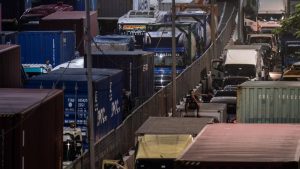 Macet Tanjung Priok Bikin Ngamuk!