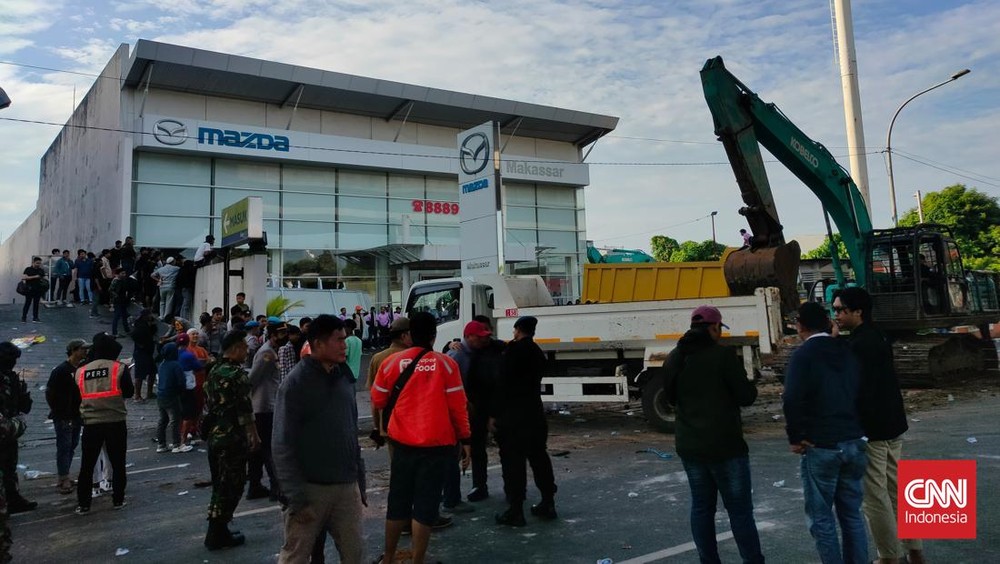 Aksi Brutal! Polisi Vs Ormas di Eksekusi Lahan Makassar