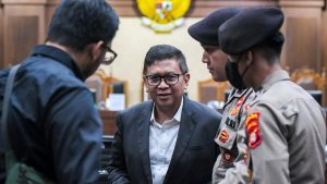 Rahasia "Perintah Ibu"? Hasto Bungkam!