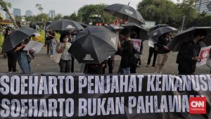 Soeharto Pahlawan? Petisi Tolak Gelar Tembus 5000 Tanda Tangan!