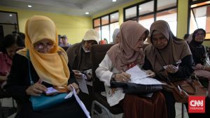 Kartu Ajaib! Ribuan Lansia Serbu Kelurahan!