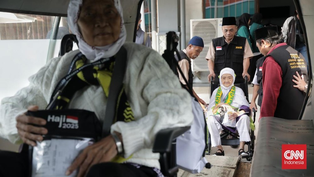 Jemaah Haji Tertua 85 Tahun! Kloter Pertama Menuju Tanah Suci