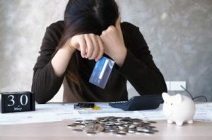 146 Juta Orang Pakai Pinjol? Bahaya atau Berkah?