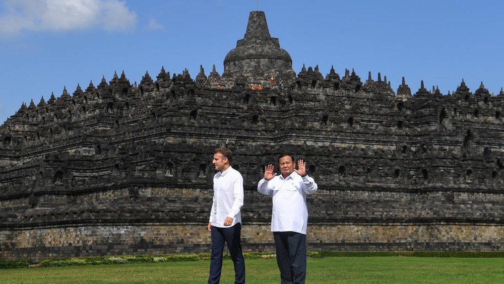 Rahasia Prabowo-Macron di Puncak Borobudur!