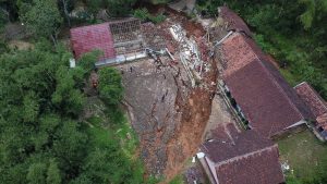 Waspada! Longsor Ancam Warga Purwakarta