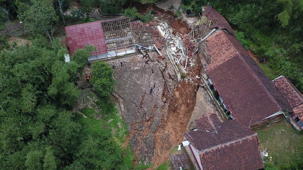 Waspada! Longsor Ancam Warga Purwakarta