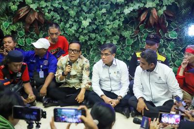 Prabowo Ingin Hapus Outsourcing? Ini Kata Wamenaker!