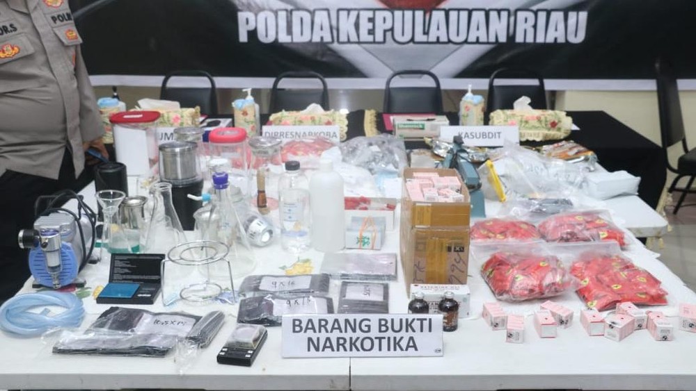 OMG! Pabrik Ekstasi Mewah Terbongkar!