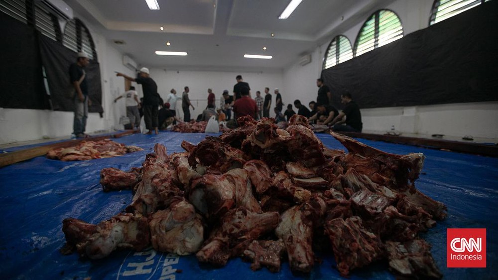 Tradisi Unik Bagi-Bagi Daging Kurban Tanpa Kupon di Agam!