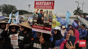 Polisi Langgar Prosedur! 14 Tersangka Demo Buruh Dibui?