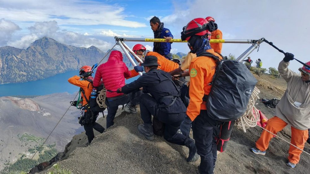Tragedi Rinjani: Jenazah Pendaki Brasil Akhirnya Dievakuasi!