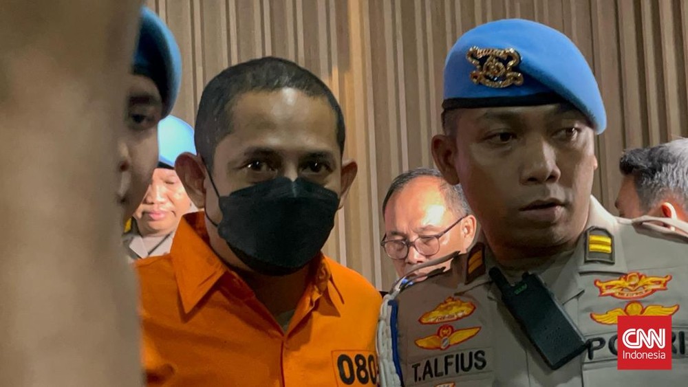 Mantan Kapolres Ngada Bantah Terima Miliaran dari Situs Porno!