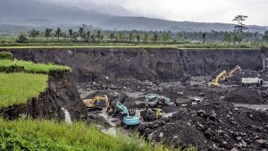 Tambang Ilegal Lumajang: Miliaran Rupiah Bocor, Pemda Dimana?