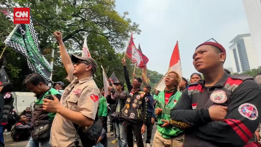 Aksi Ribuan Ojol Guncang Monas!