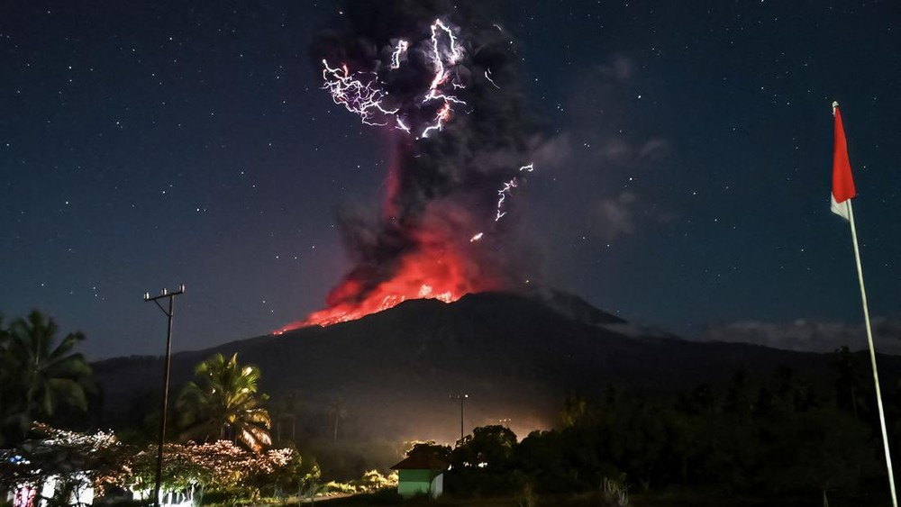 Lewotobi Meletus Lagi! Warga Diminta Waspada!