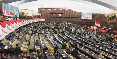 Gaji Fantastis DPR Tembus Rp100 Juta!