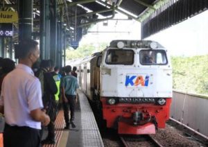 Kereta Khusus Petani & Pedagang: Subuh, Barang Sampai Jakarta!