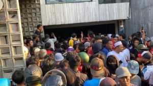 Rumah Mewah Anggota DPR Dirusak, Koleksi Patung Iron Man Raib!