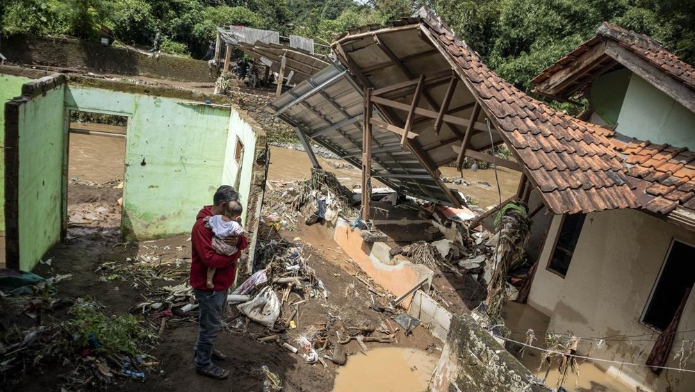 Angin Ribut Cianjur: Ratusan Rumah Hancur!