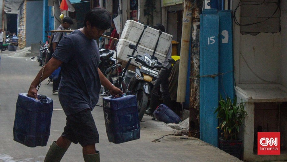 Krisis Air Muara Angke: Warga Merogoh Kocek Demi Setetes Air!