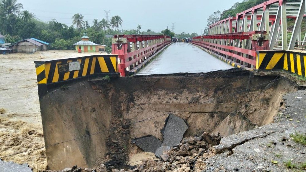 Jalinsum Lumpuh! Longsor Parah Terjang Tarutung-Sibolga