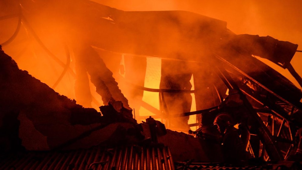 Api Mengamuk! Pabrik di Bandung Ludes Terbakar