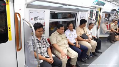Prabowo Naik KRL! Ada Apa di Tanah Abang?