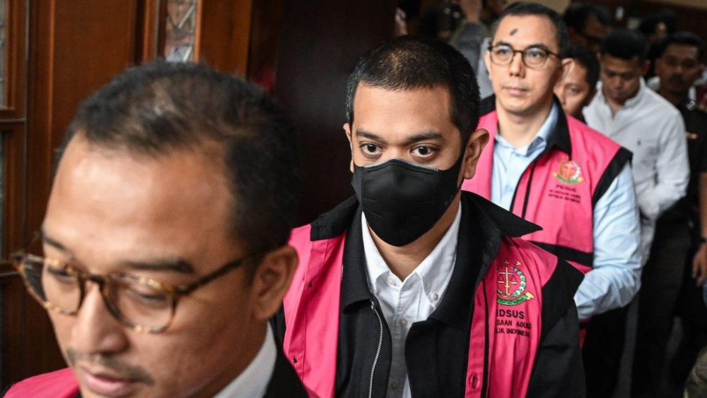 Riza Chalid, Anak Bangun Narasi Korban?