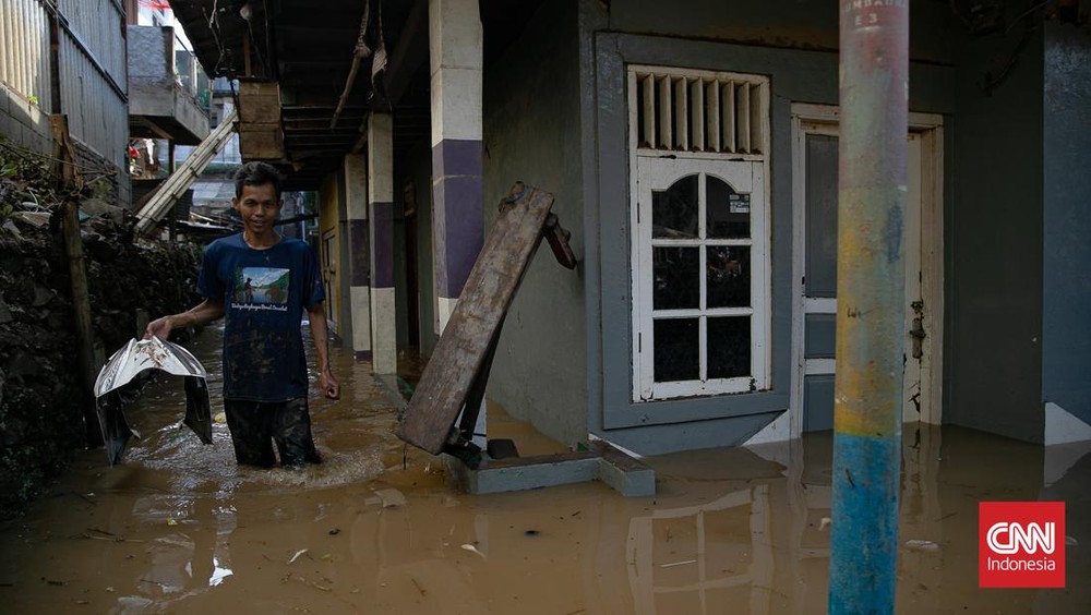 Tanggul Jebol, Warga Jatipadang Trauma!