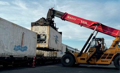 KAI Logistik: Angkutan Barang Melonjak 40% Jelang Nataru! 1 KAI Logistik: Angkutan Barang Melonjak 40% Jelang Nataru!