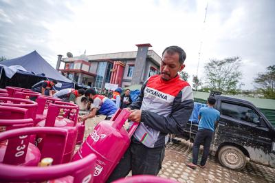 Pertamina Sigap! Ribuan Tabung LPG Amankan Dapur Umum Banjir 1 Pertamina Sigap! Ribuan Tabung LPG Amankan Dapur Umum Banjir