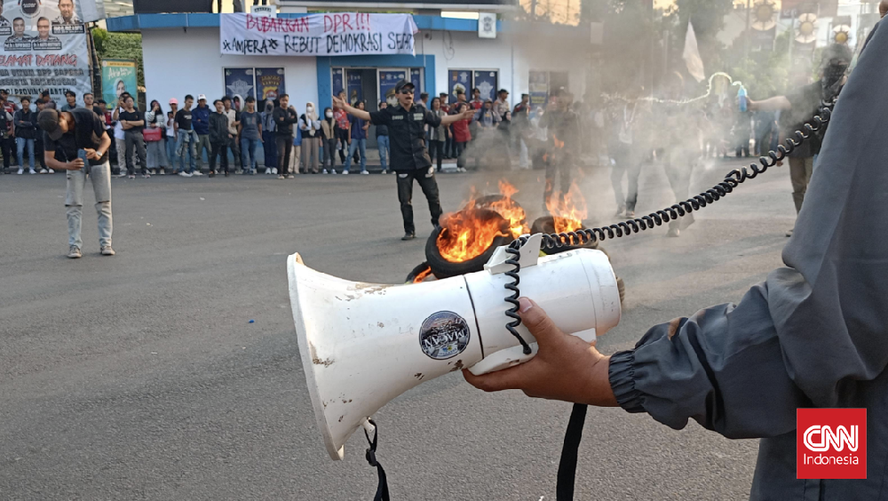 Dalang Pembakaran Pos Polisi Serang Terkuak, 10 Aktivis Ditangkap!