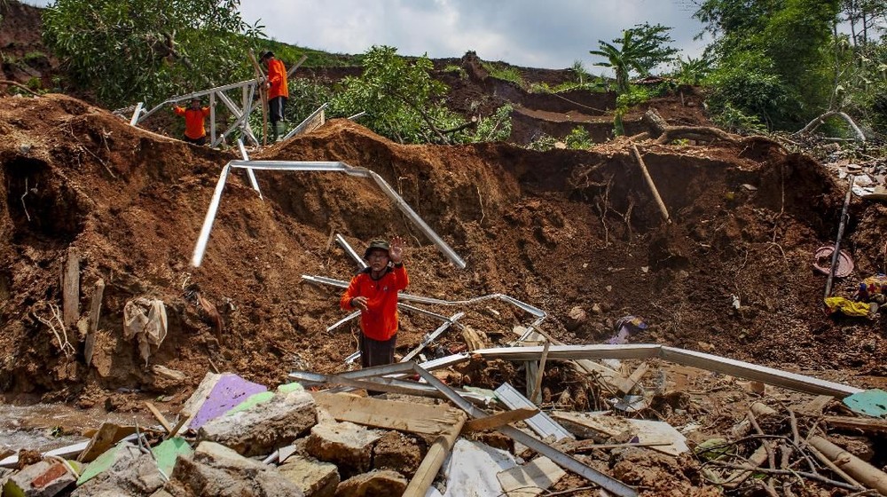 Bandung Barat Diterjang Longsor, Puluhan Rumah Rusak!