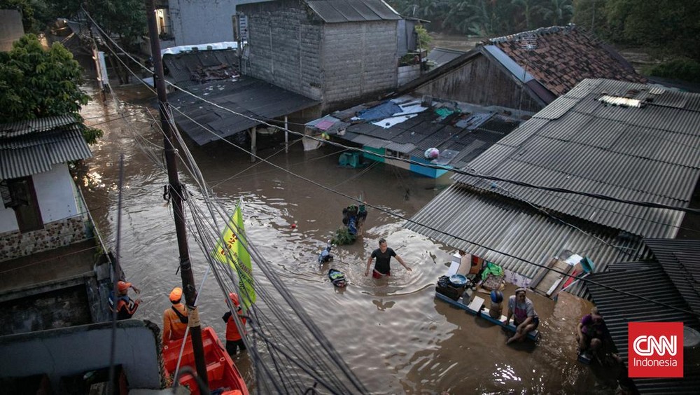 Banjir Pejaten: Nenek Anna Hanya Selamatkan Piring!