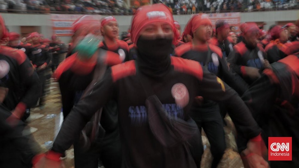 Geger Upah! Ribuan Buruh Kepung Monas, Tuntut Keadilan!