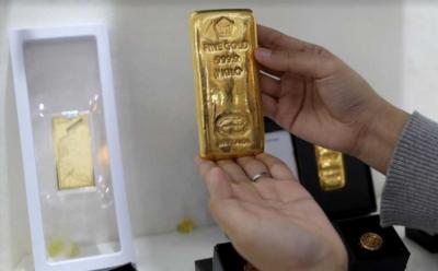 Harga Emas Anjlok Drastis Gara-Gara Ini? Simak Faktanya!