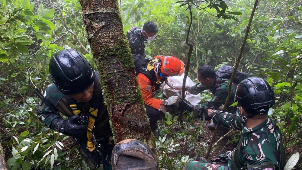 Tragedi ATR: Tim SAR Temukan 6 Jenazah di Gunung!