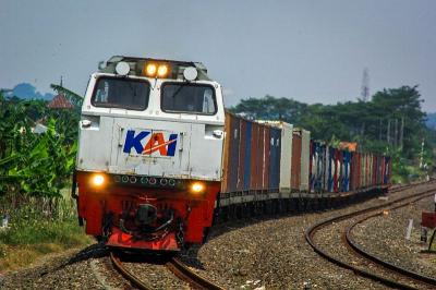 KAI Logistik Raup Triliunan Rupiah, Ini Sumbernya!