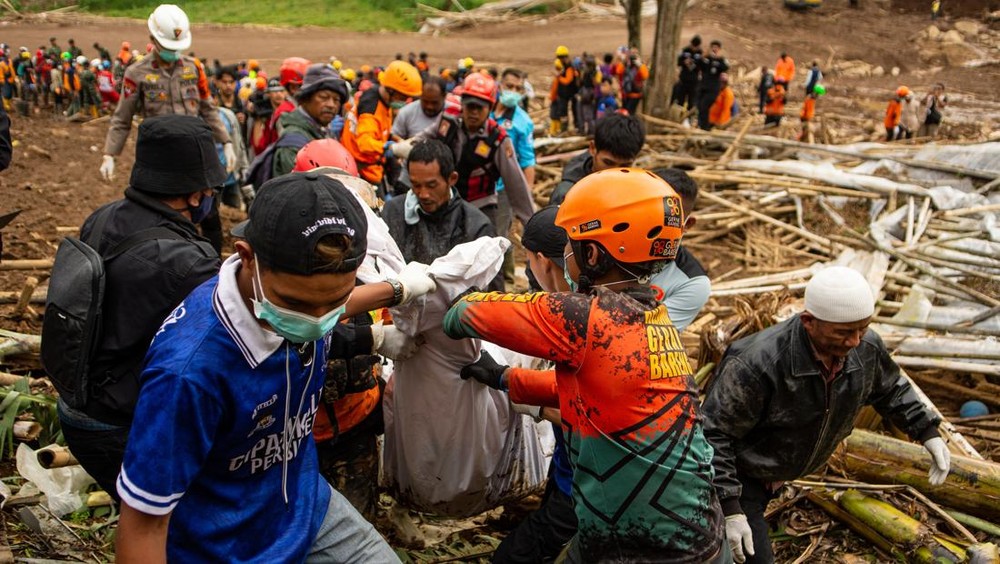 Longsor Cisarua: 60 Jenazah Ditemukan, Angka Hilang Melonjak Drastis!