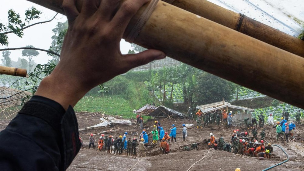 70 Jenazah Longsor Cisarua Dievakuasi, 10 Masih Misteri!